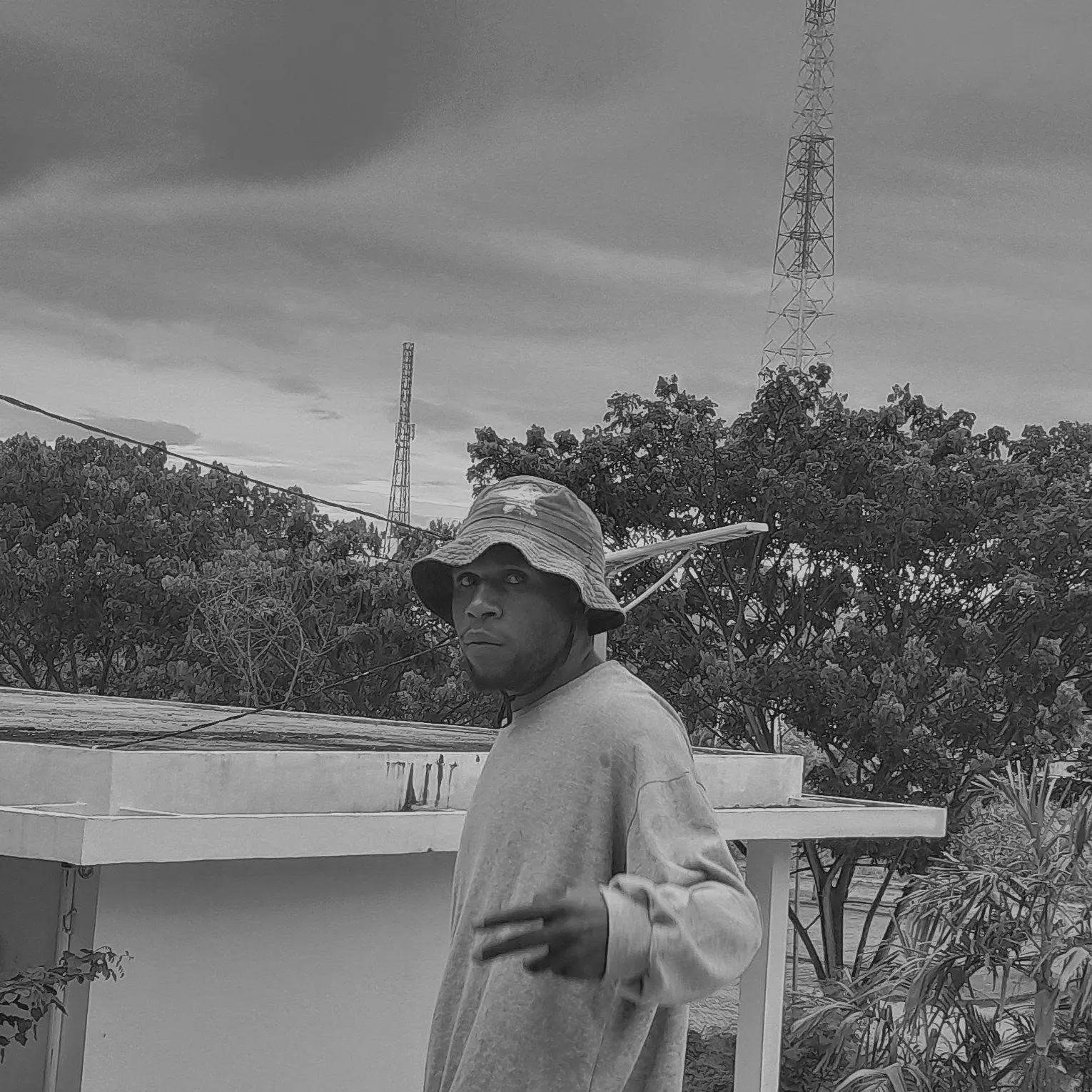 blackSWT post by Kzz Wizz updated his profile picture.